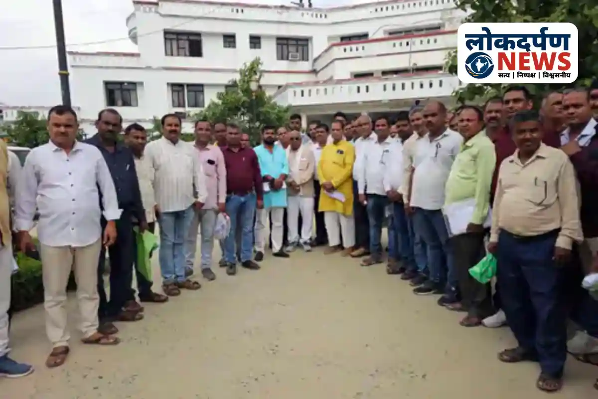 Fertilizer distribution dispute in Gorakhpur, private institutions submitting