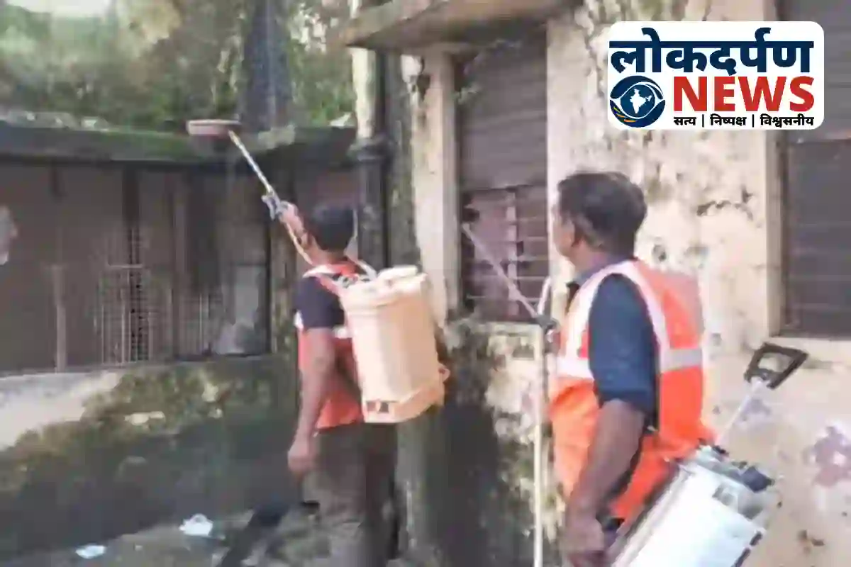BRD Medical College Gorakhpur me anti-larvae spray aur safai abhiyan