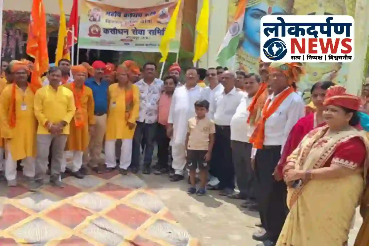 Gorakhpur mein Maharshi Kashyap ki shobha yatra, dandiya aur phoolon se swagat