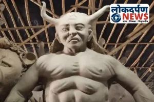 गोरखपुर में एआई तकनीक से बन रही दुर्गा प्रतिमाएं: विदेशों तक डिमांड, 12 फीट के 6 पैक राक्षस आकर्षण का केंद्र