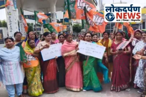 भाजपा महिला मोर्चा का कांग्रेस दफ्तर पर प्रदर्शन, राहुल गांधी से माफी की मांग