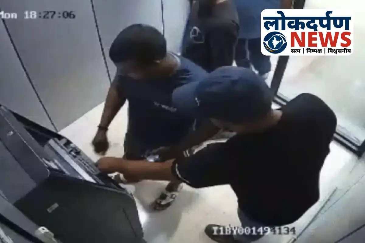CCTV footage of ATM card fraud in Gorakhpur involving 5 youths