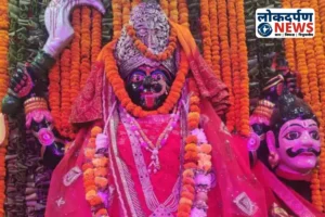 गोरखपुर में नवरात्रि की धूम: सूरत की चुनरी, तमिलनाडु का नारियल और मां दुर्गा के भव्य पंडाल तैयार