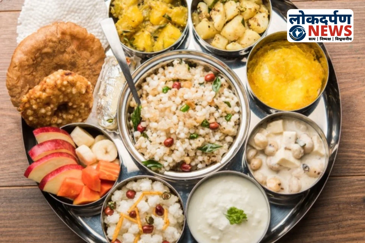 Devotees shopping in Gorakhpur markets for Navratri fast essentials and enjoying 350-rupee special thali in hotels _ Gorakhpur News