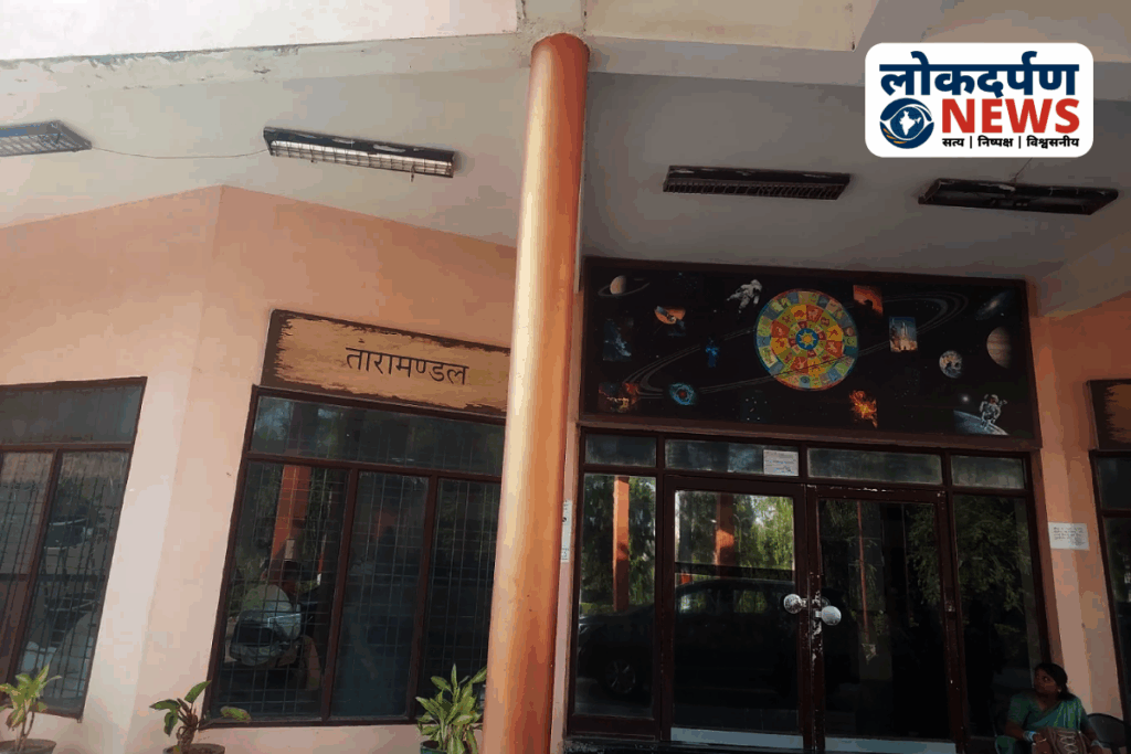 Main entrance gate of Gorakhpur Taramandal