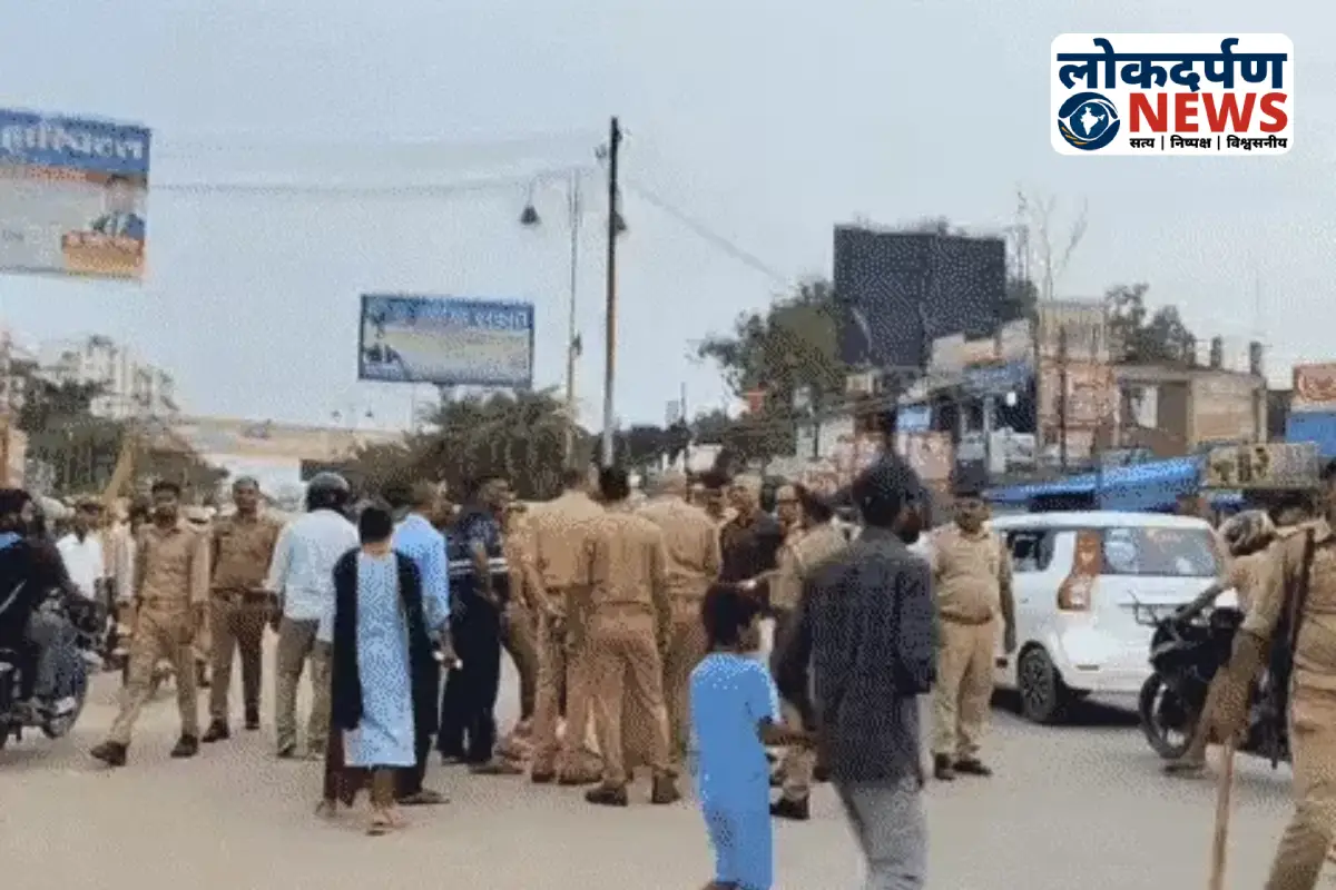 Family protesting outside BRD Medical College Gorakhpur after patient denied admission