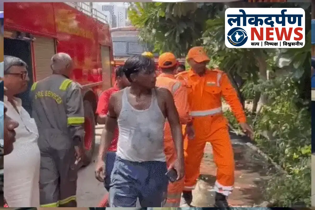 Fire brigade rescuing family trapped in Gorakhpur cloth trader’s house