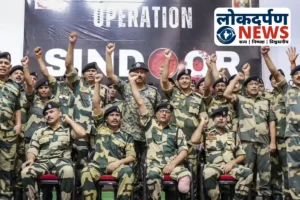 Gorakhpur News : गोरखपुर में नवरात्रि पंडाल की थीम बनी राष्ट्रीय सुरक्षा, मां दुर्गा का महिषासुर वध और ब्रह्मोस पर उड़ते हनुमान