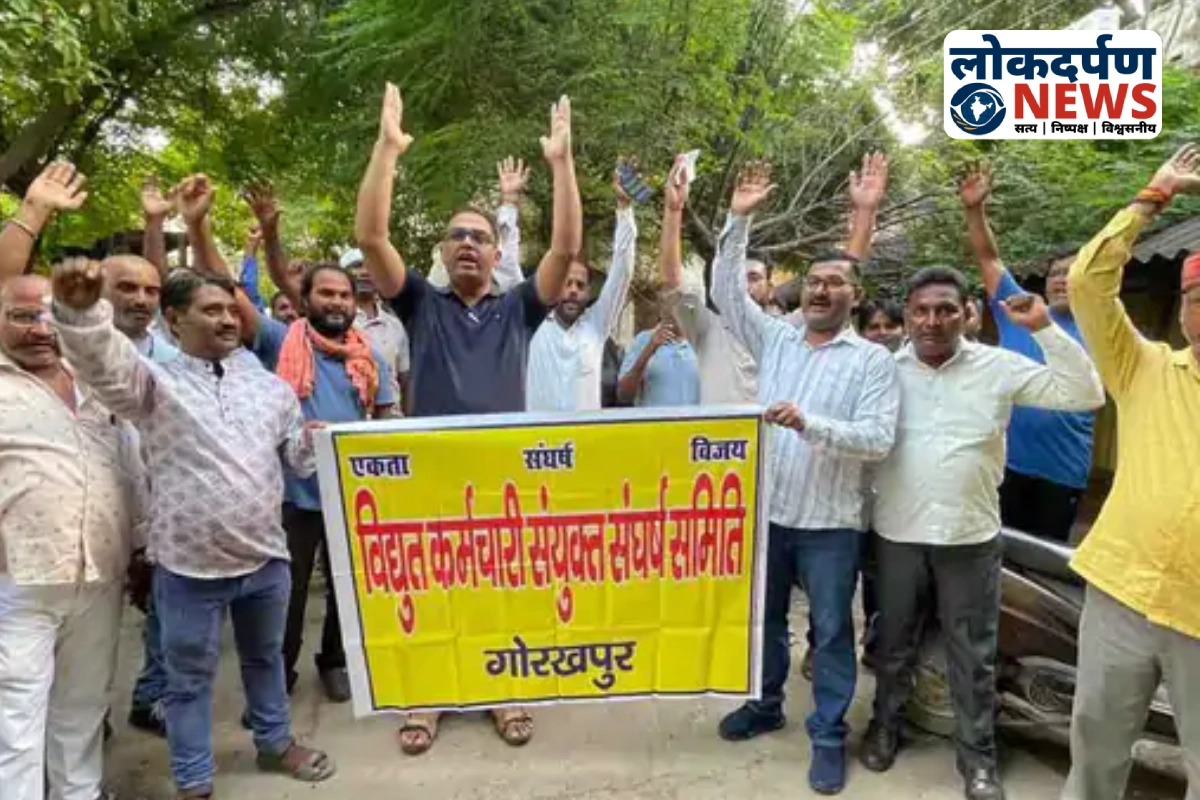 Gorakhpur engineers protesting against power sector privatization _ Gorakhpur News