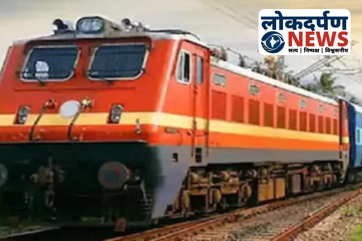 Narangi-Gorakhpur Puja Special train at railway station