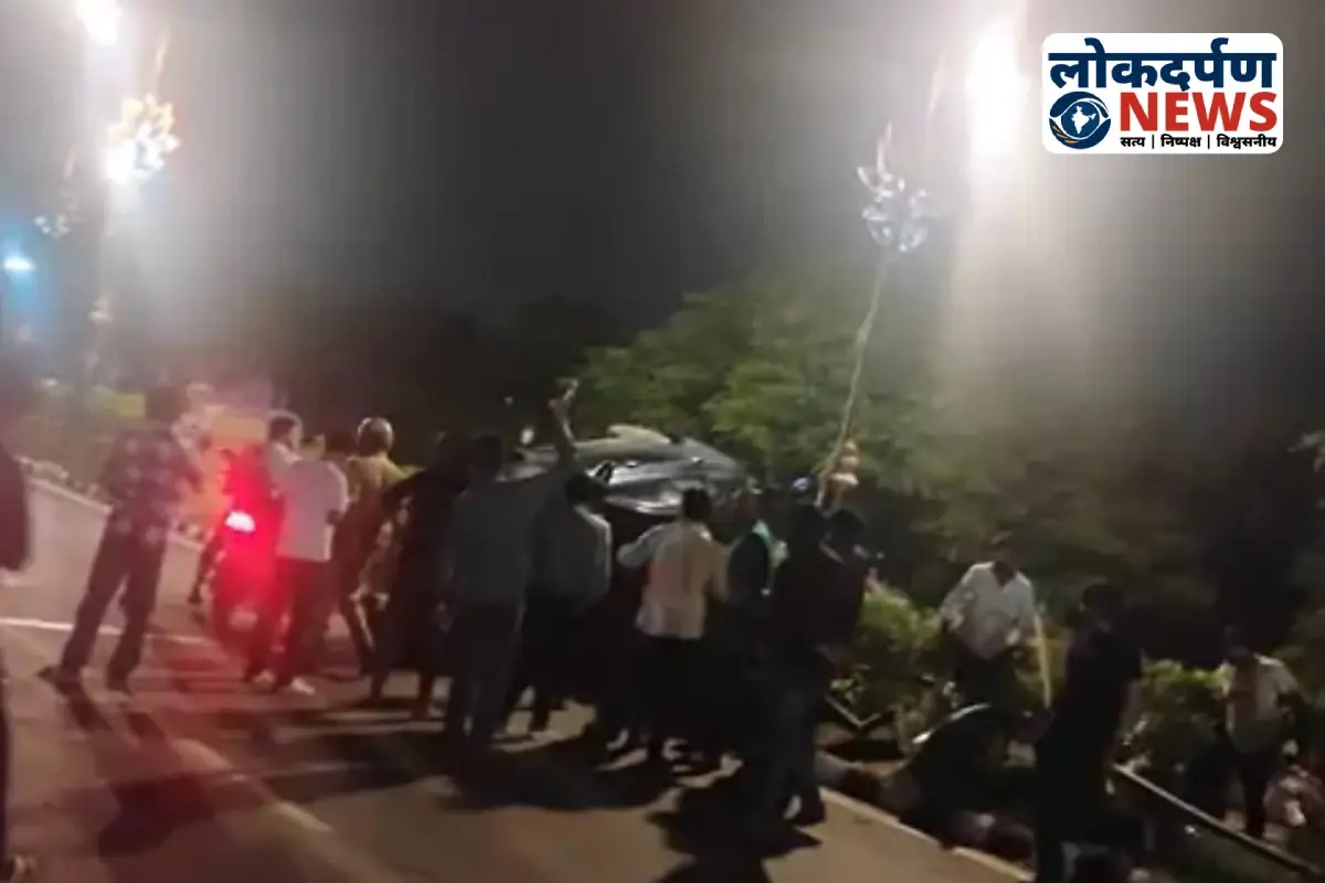 Overturned Swift car on Ramgarhtal road Gorakhpur after high-speed accident