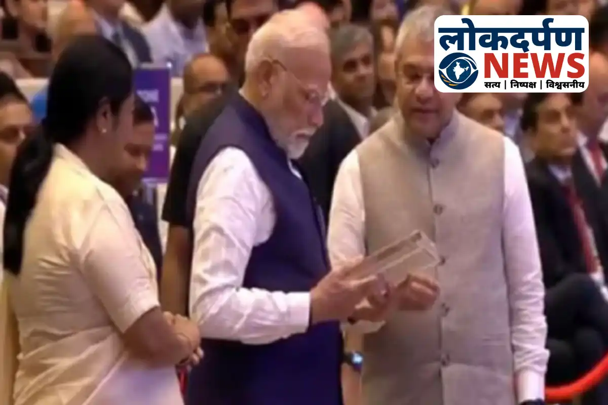PM Modi with Vikram 32-bit Made in India semiconductor chip