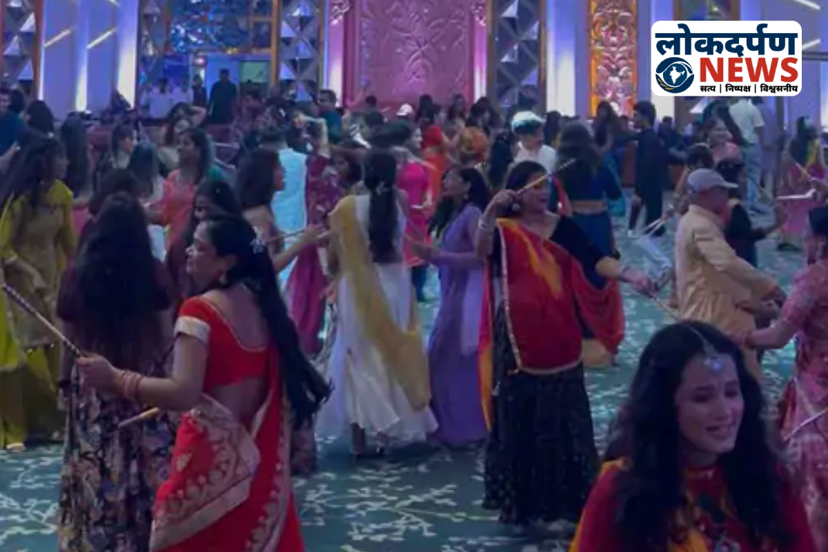 Participants dancing Garba Dandiya in traditional attire at Gorakhpur festival | Gorakhpur News