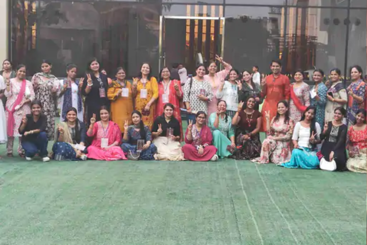 Participants practicing Garba Dandiya under choreographer guidance in Gorakhpur | Gorakhpur News