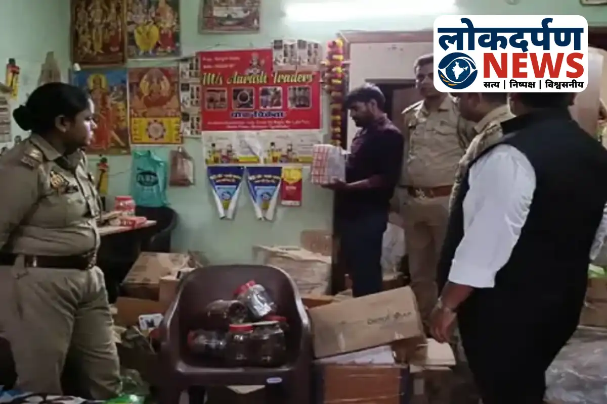 Police seizing fake Tata salt in Gorakhpur raid