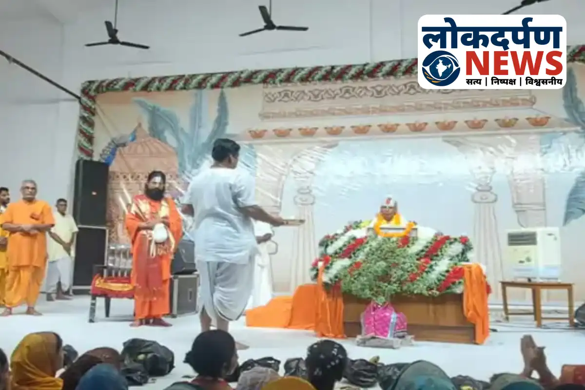 Shrimad Bhagwat Katha conclusion at Geeta Vatika Gorakhpur with devotees in attendance