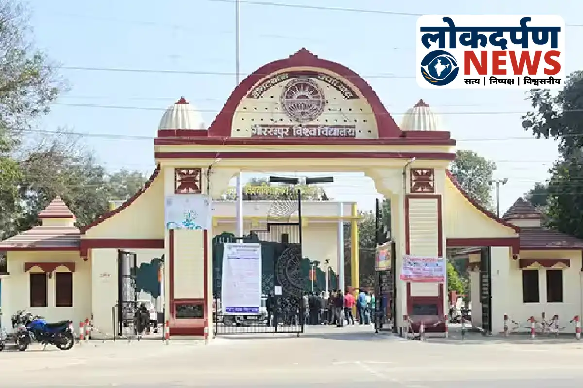 Students raising controversial slogans at Gorakhpur University main gate | Gorakhpur News