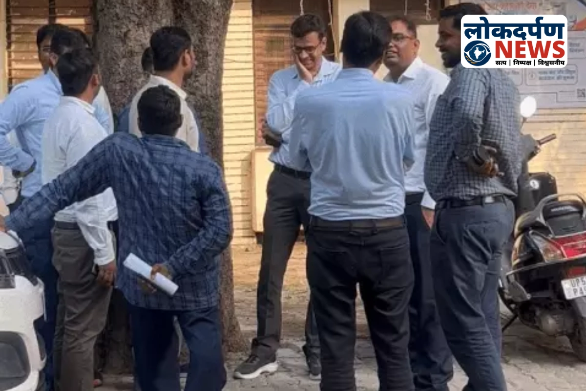 Suspended power engineers protest action in Gorakhpur | Gorakhpur News