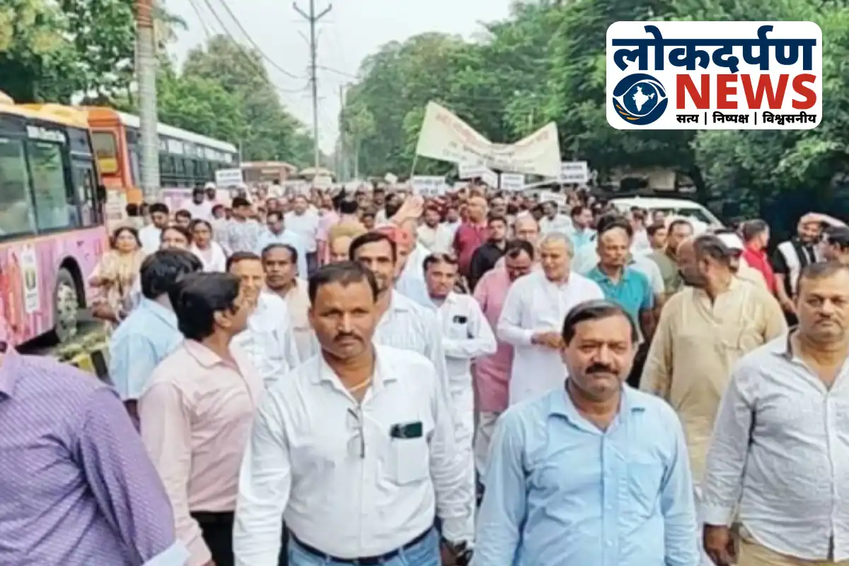 Teachers protesting against TET in Gorakhpur