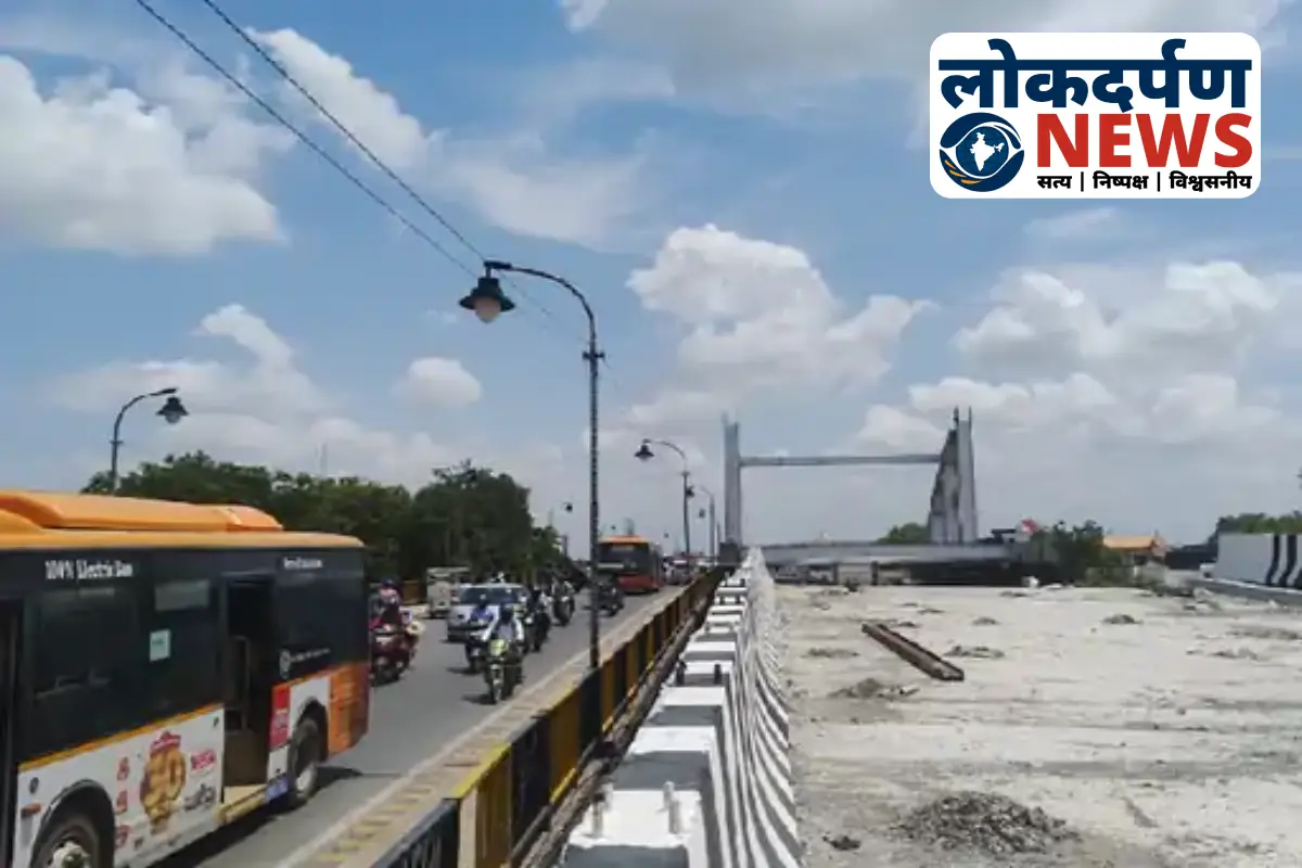 Traffic police managing one-way trial between Vijay Chowk and Ganesh Chowk in Gorakhpur
