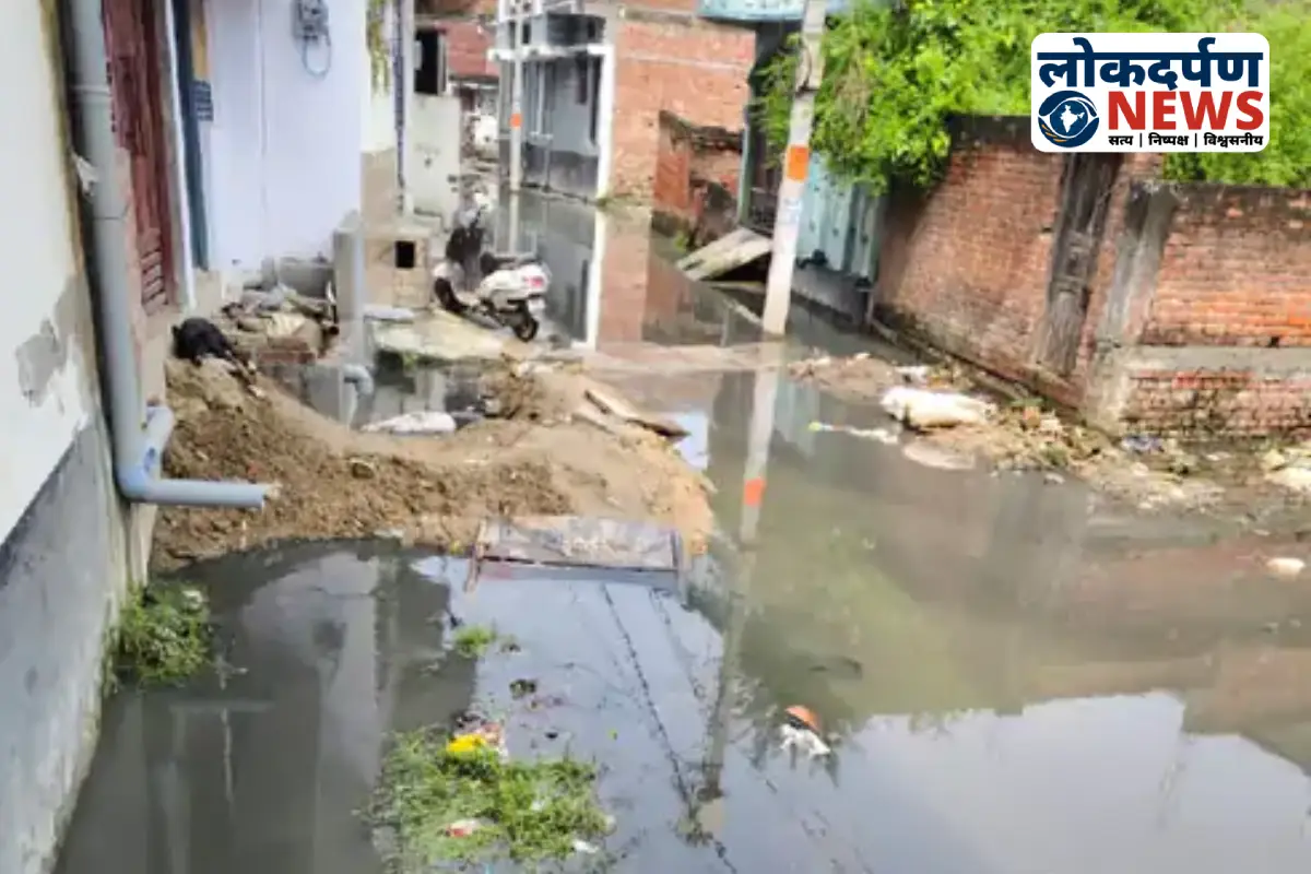 Waterlogged streets of Jafar Colony Gorakhpur causing trouble to residents