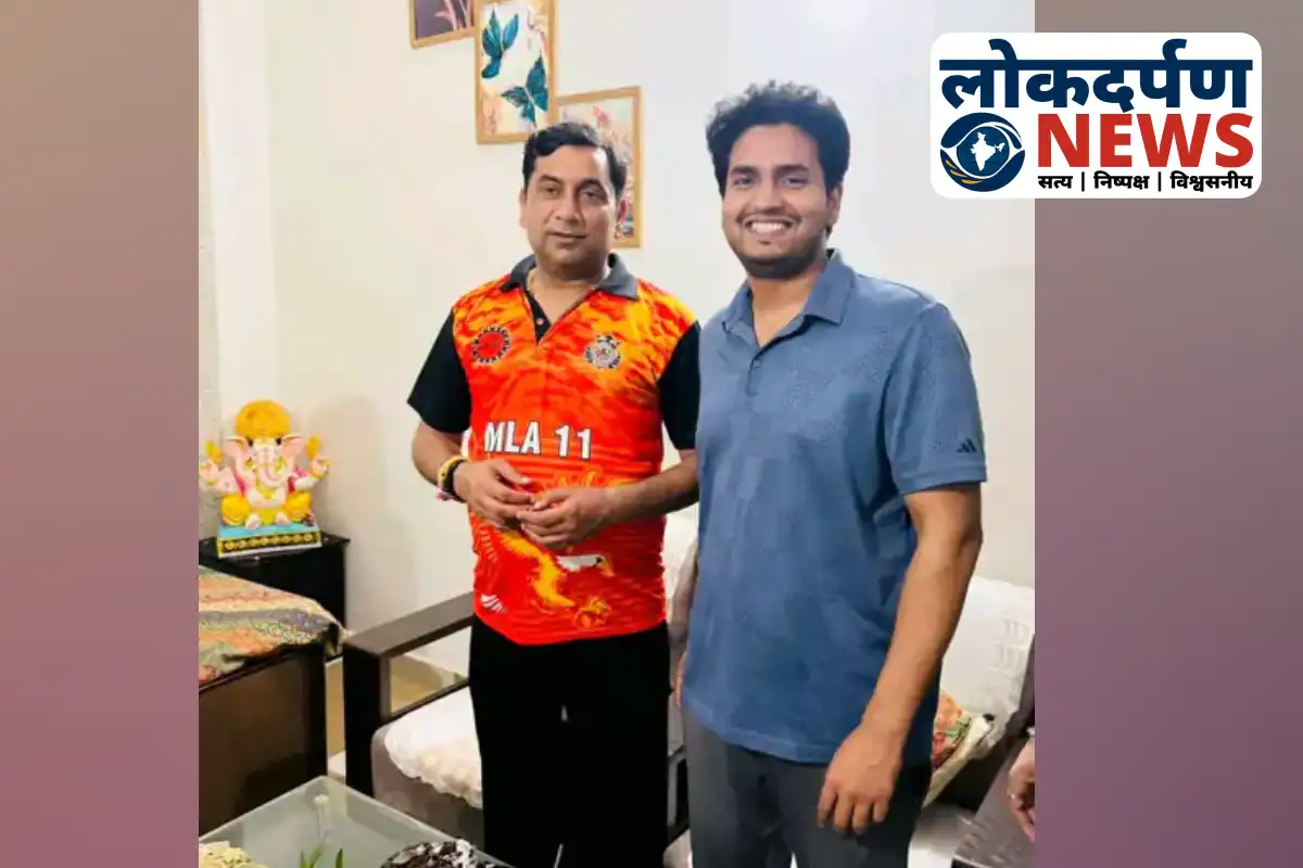 BJP leader threatening a trader with police present in Meerut | UP News