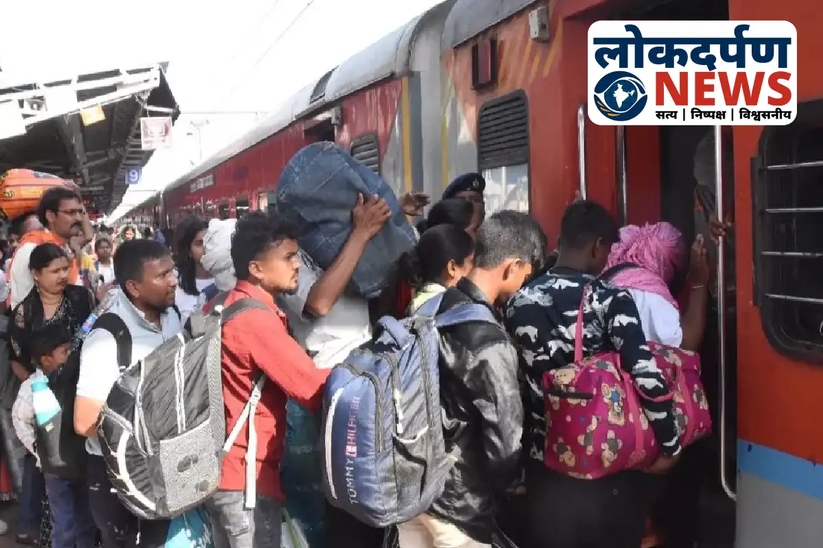 Crowded Gorakhpur railway station passengers struggling to board Gorakhdham Express | Gorakhpur News