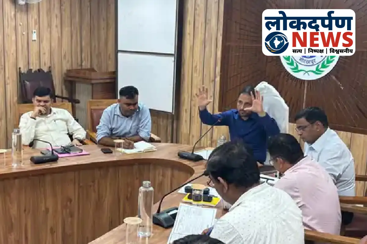 Gorakhpur Municipal Commissioner Gaurav Singh Sogarwal in review meeting | Gorakhpur News