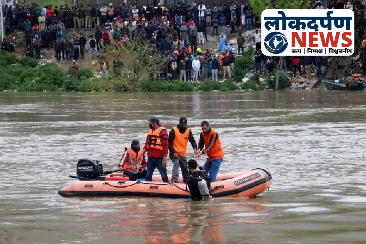 Gorakhpur boat capsized incident SDRF searching for missing boy | Gorakhpur News