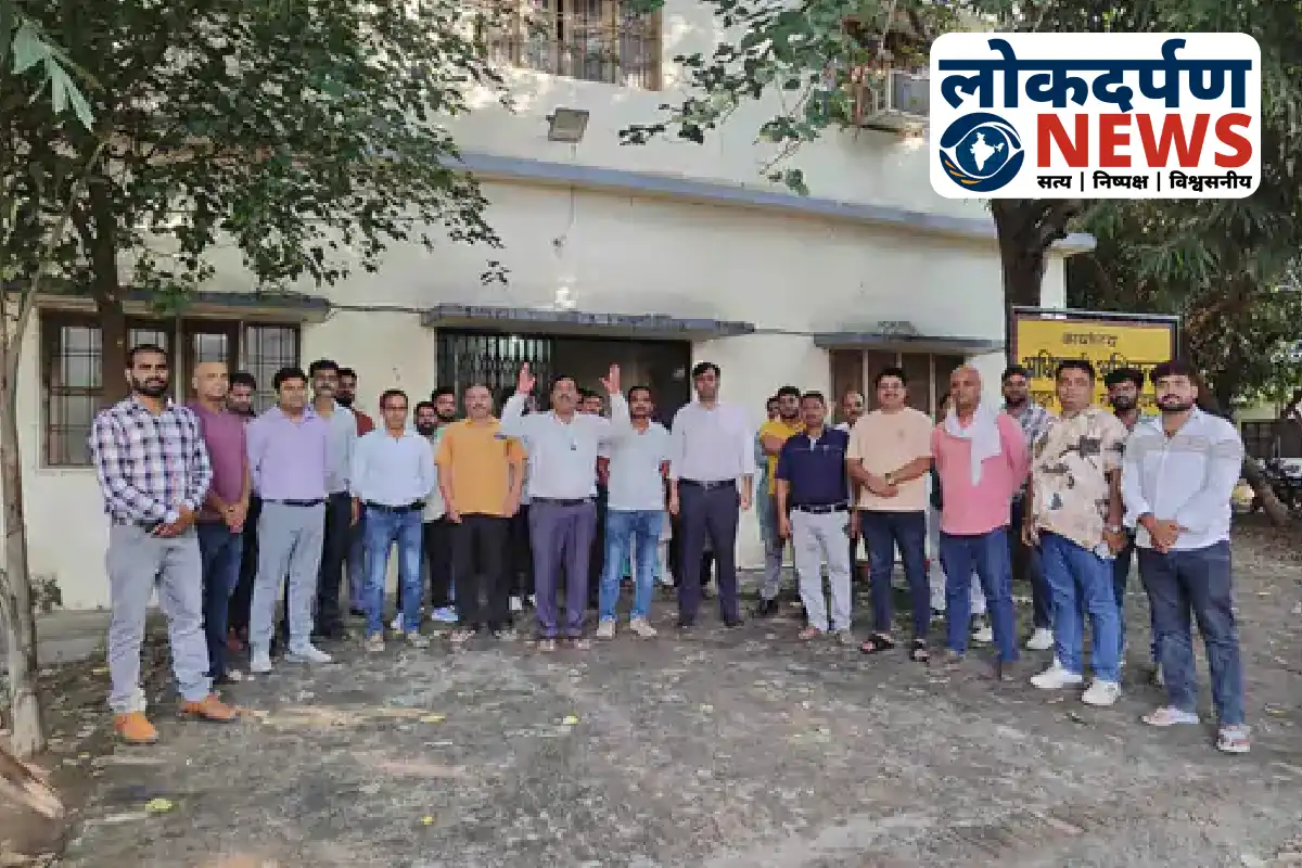 Gorakhpur electricity workers protesting against privatization | Gorakhpur News