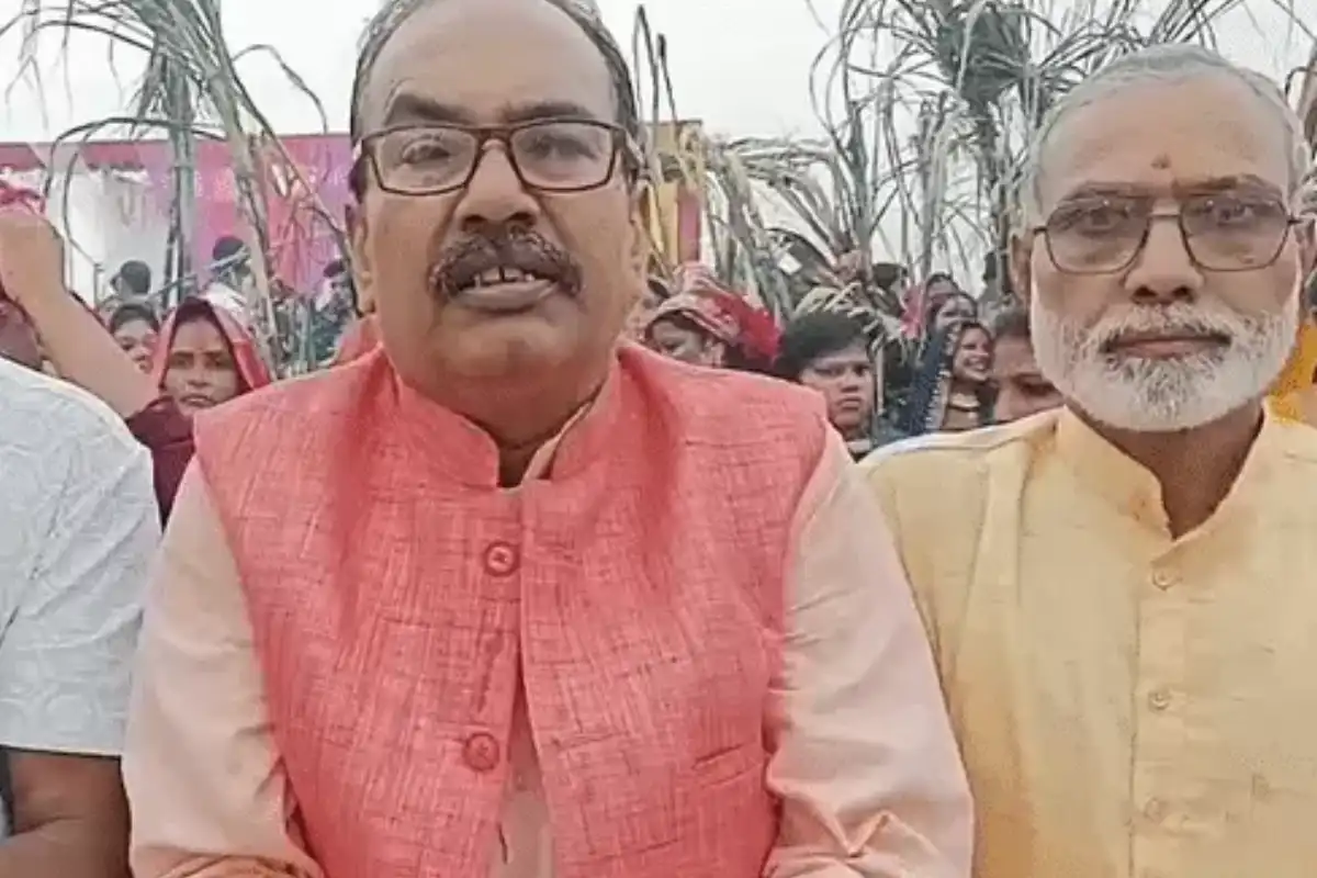 Government employees offering Arghya at Rapti river during Chhath Puja in Gorakhpur | Gorakhpur News