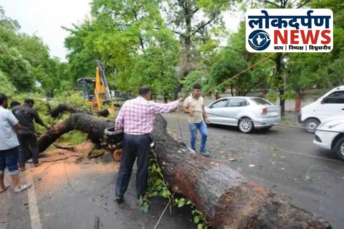 Lucknow people lighting bonfire amid Montha cyclone rain and cold wave | UP News