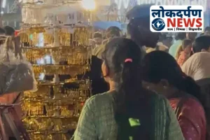 Gorakhpur News : गोरखपुर में नवरात्र-दशहरा मेले में उमड़ी भीड़, झूलों, दुकानों और मां दुर्गा की मूर्तियों से सजा उत्सव