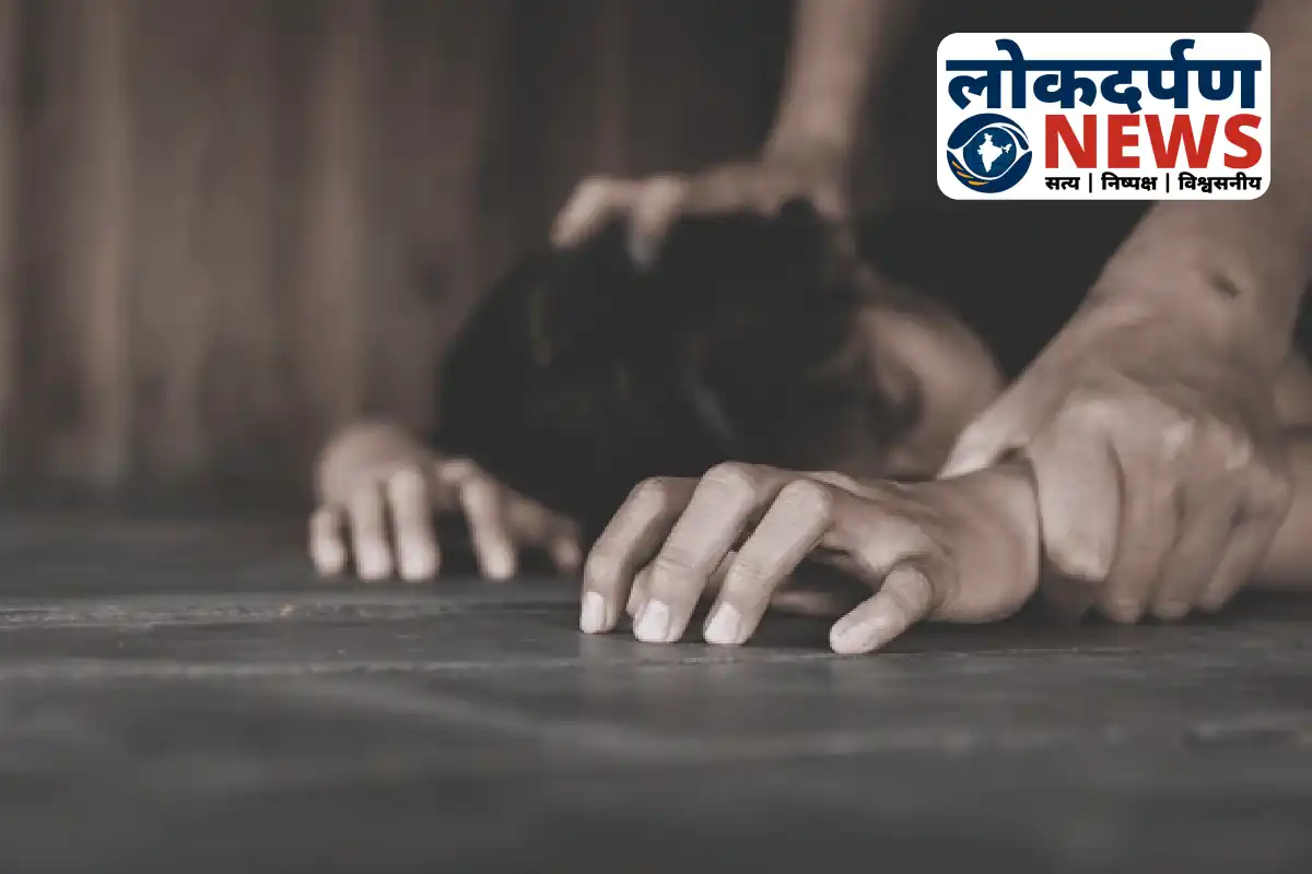 Neighbor being beaten by husband in Jhansi hotel incident | UP News