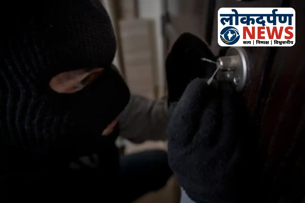 Thief in lungi caught on CCTV during Lucknow house burglary | UP News