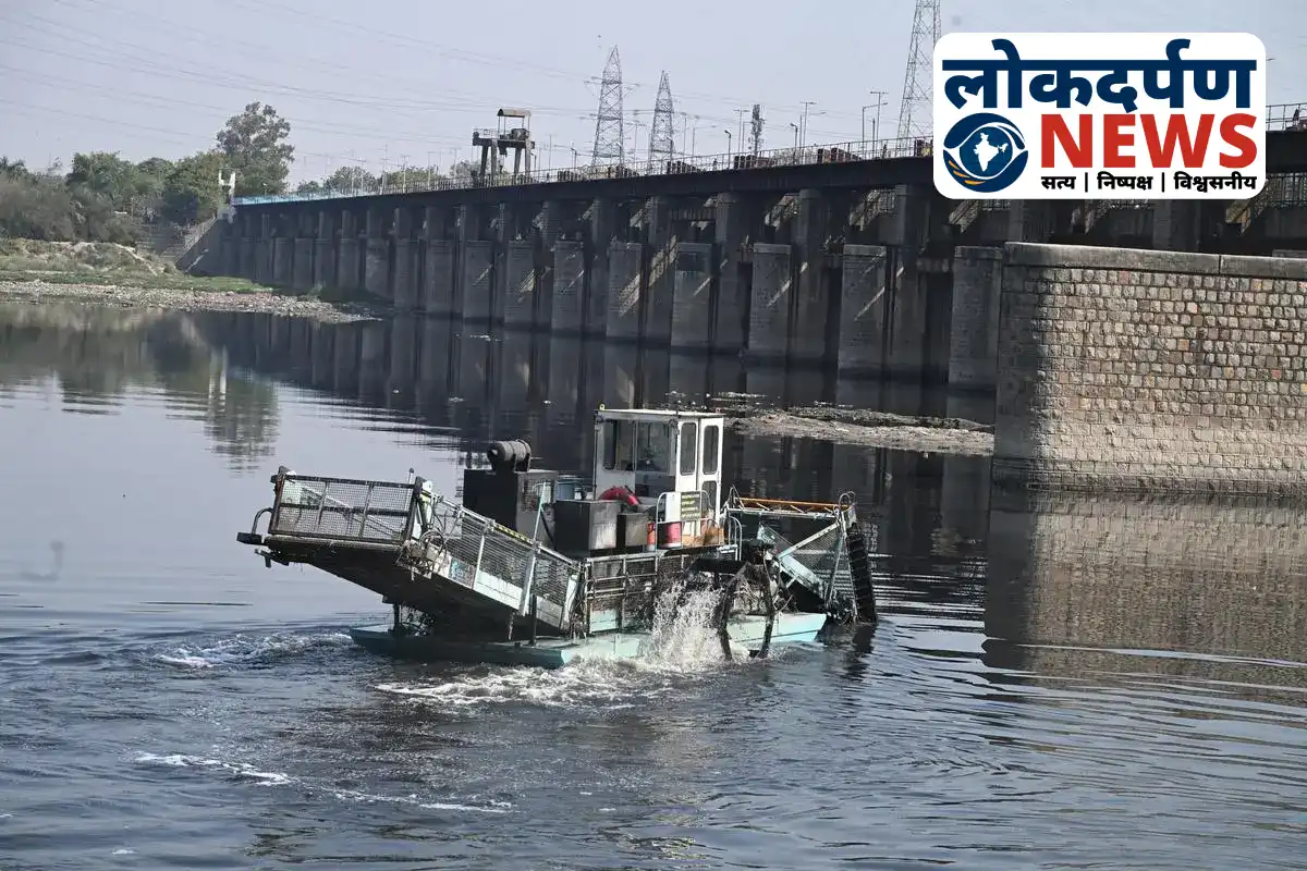 thumbDredging machine cleaning riverbed during Yamuna cleaning project | Delhi News