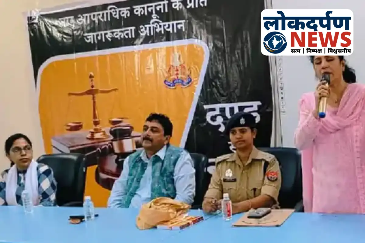 DSP Dipanshi addressing students at DDU Gorakhpur during awareness program | Gorakhpur News
