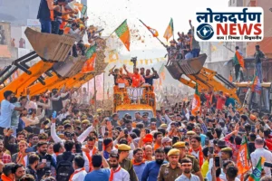 योगी के रोड शो में बुलेट से स्वागत करने वाली लड़की चर्चा में: दरभंगा में 10 किमी लंबे शो में गूंजे 260 बार जय श्रीराम के नारे