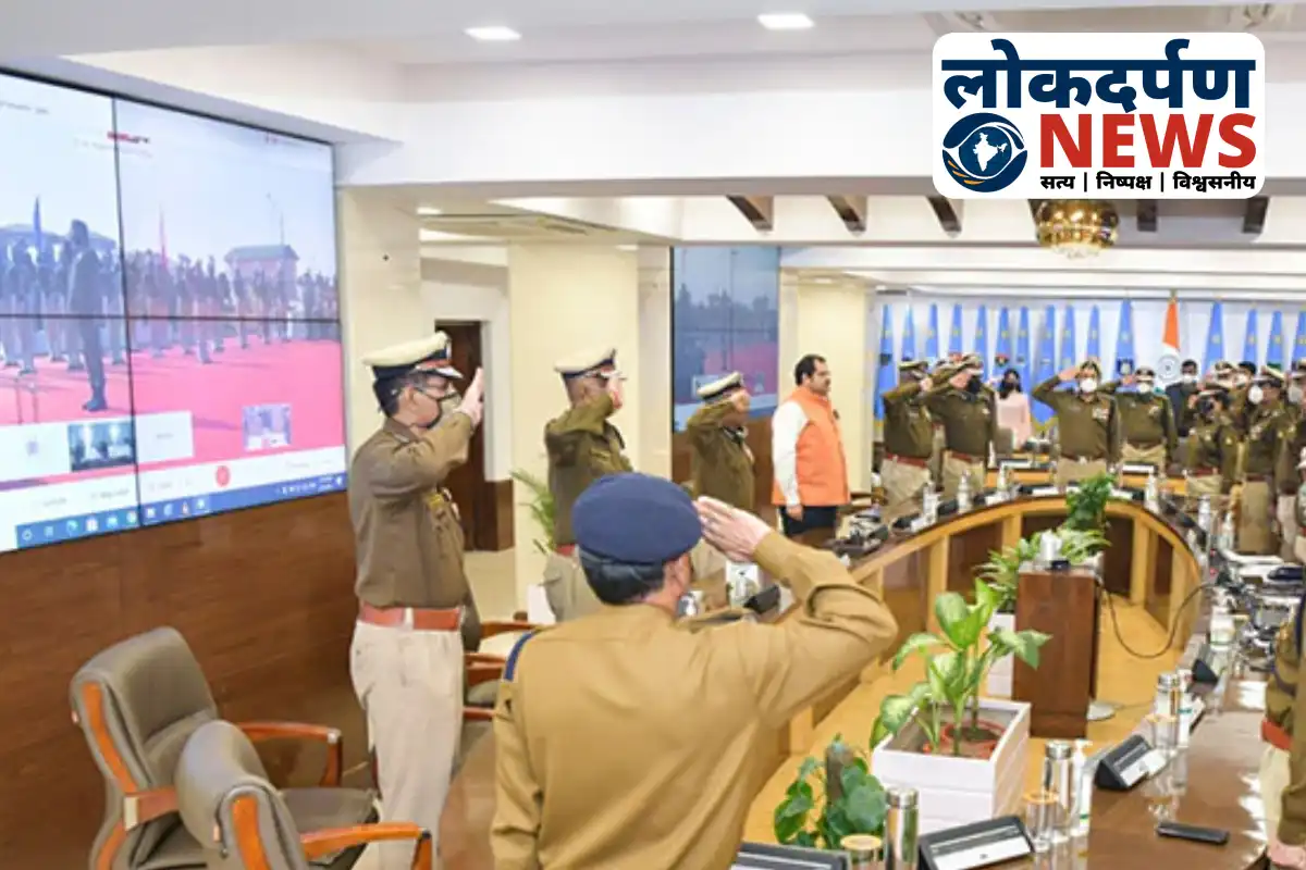 Independent candidate Jyoti Singh argues with SDM after hotel raid in Sasaram