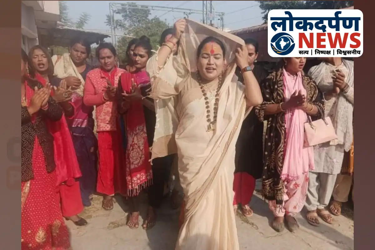 Kausalya Nand Giri announces new Sanatani Kinnar Akhada in Prayagraj | UP News