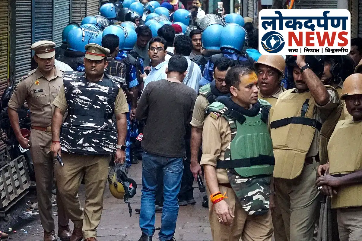 Municipal team demolishing illegal constructions in Dalmandi, Varanasi