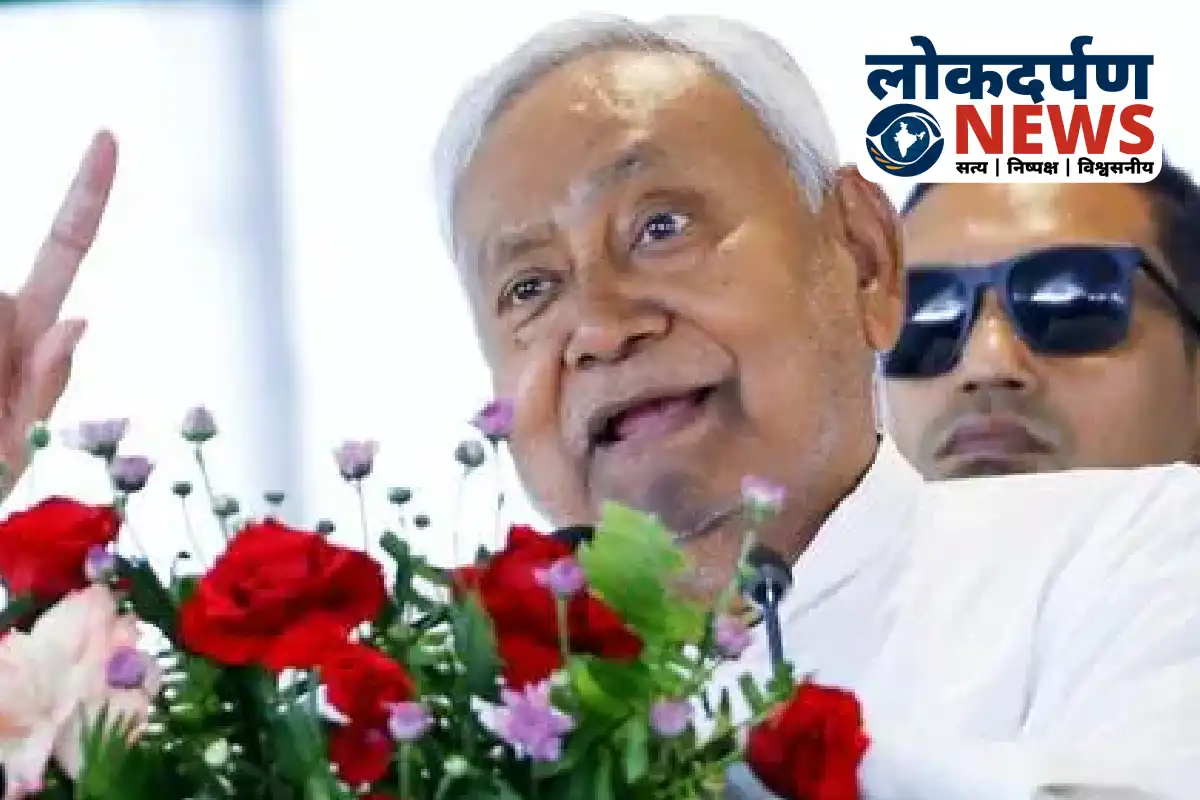 Nitish Kumar addressing a public rally in Aurangabad, Bihar