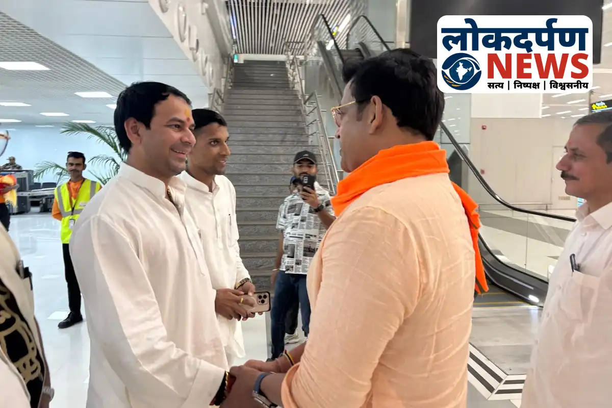 Ravi Kishan meets Tej Pratap Yadav at Patna Airport and praises him | Gorakhpur News