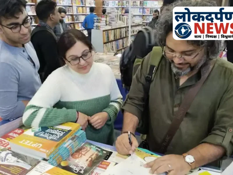 गोरखपुर पुस्तक मेले में युवाओं का उत्साह चरम पर: ‘ट्रुथ विदआउट अपॉलजी’ और ‘द हिडन हिंदू’ बनी हॉट सेलर, कई किताबें हुईं आउट ऑफ स्टॉक